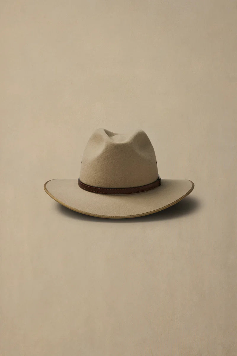AKUBRA Adventure Coober Pedy in Sand