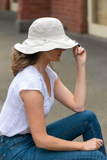 Load image into Gallery viewer, women&#39;s white reversible sun hat cotton
