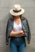 Load image into Gallery viewer, Women&#39;s Sun Hat in Natural MF16-1.
